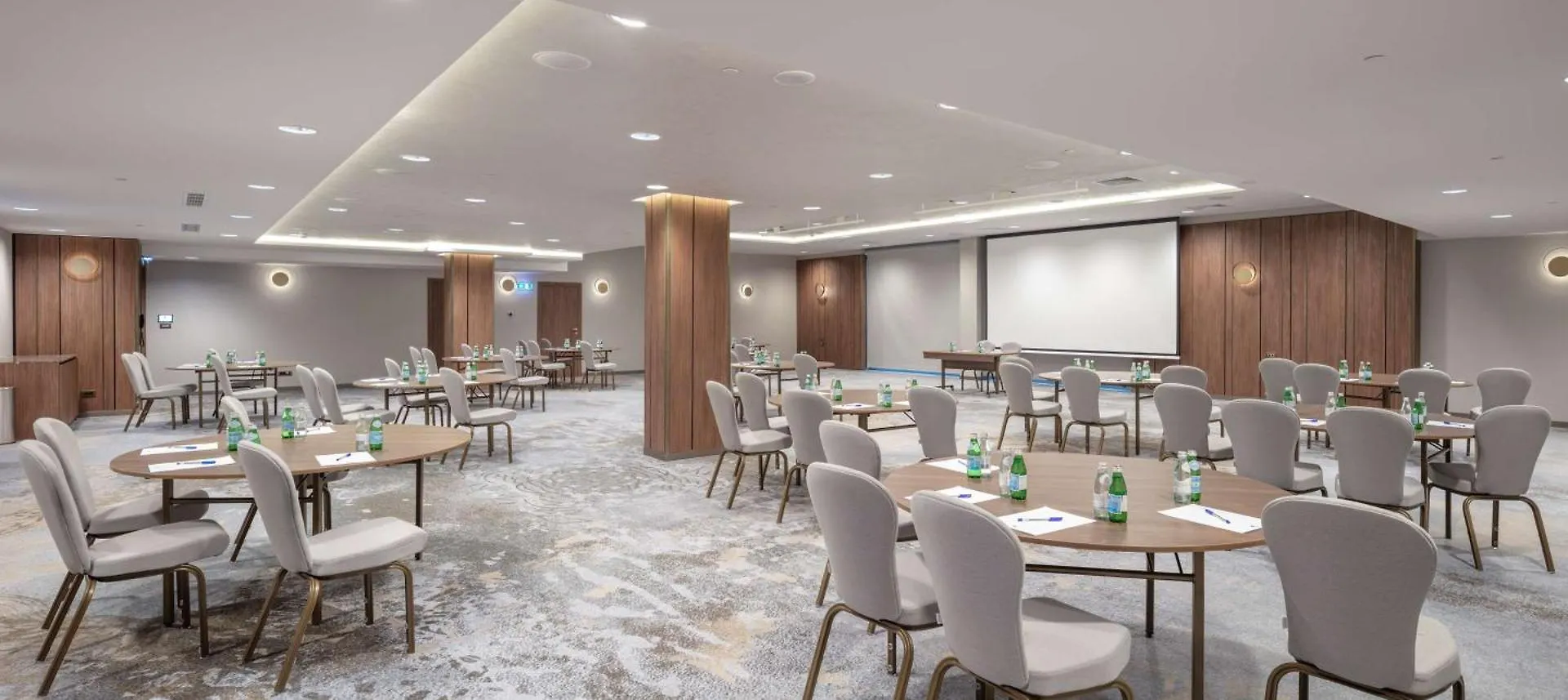 Hotel Doubletree By Hilton Plovdiv Center 4*,